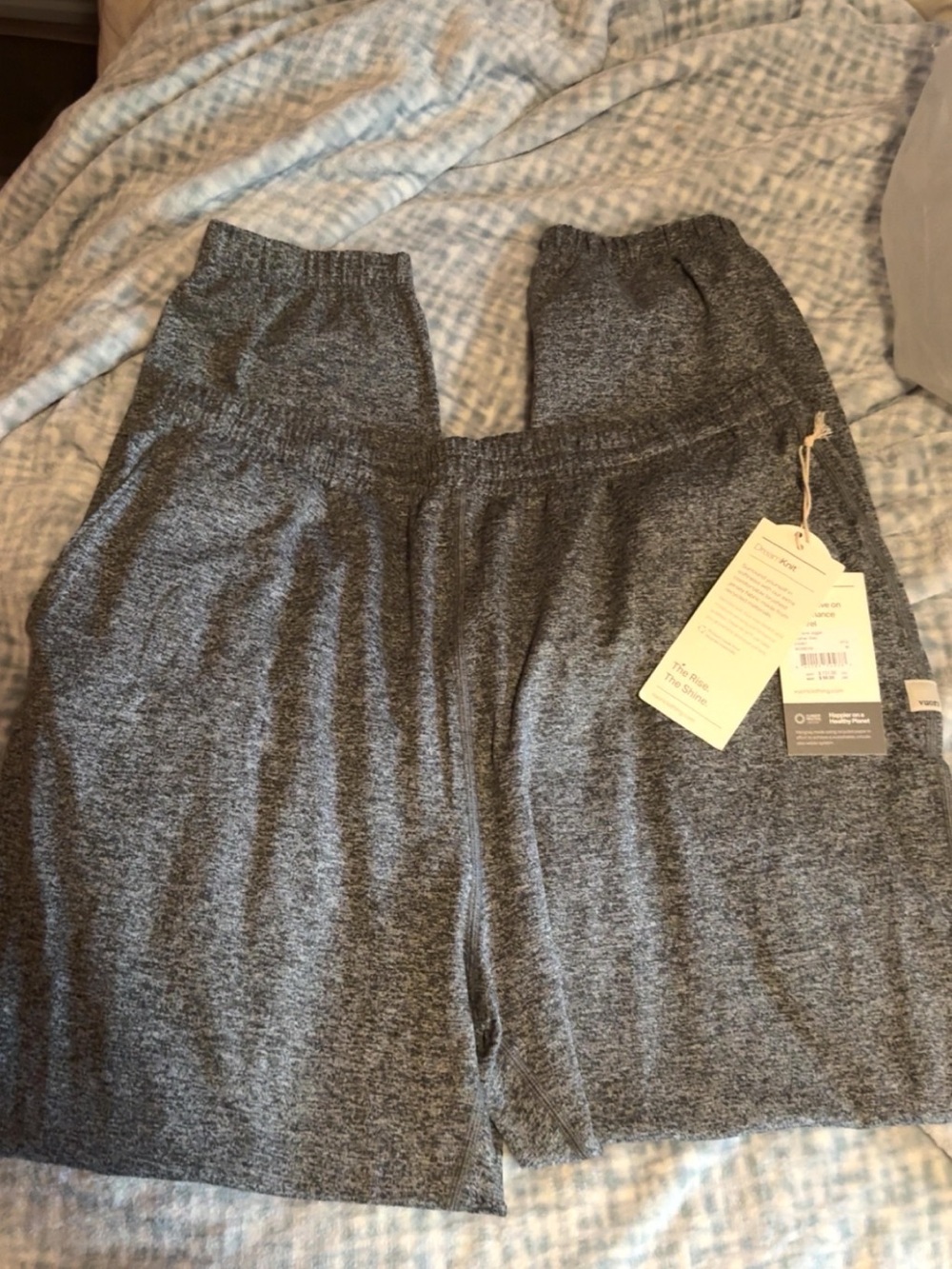 Vuori Women’s charcoal gray ankle pants